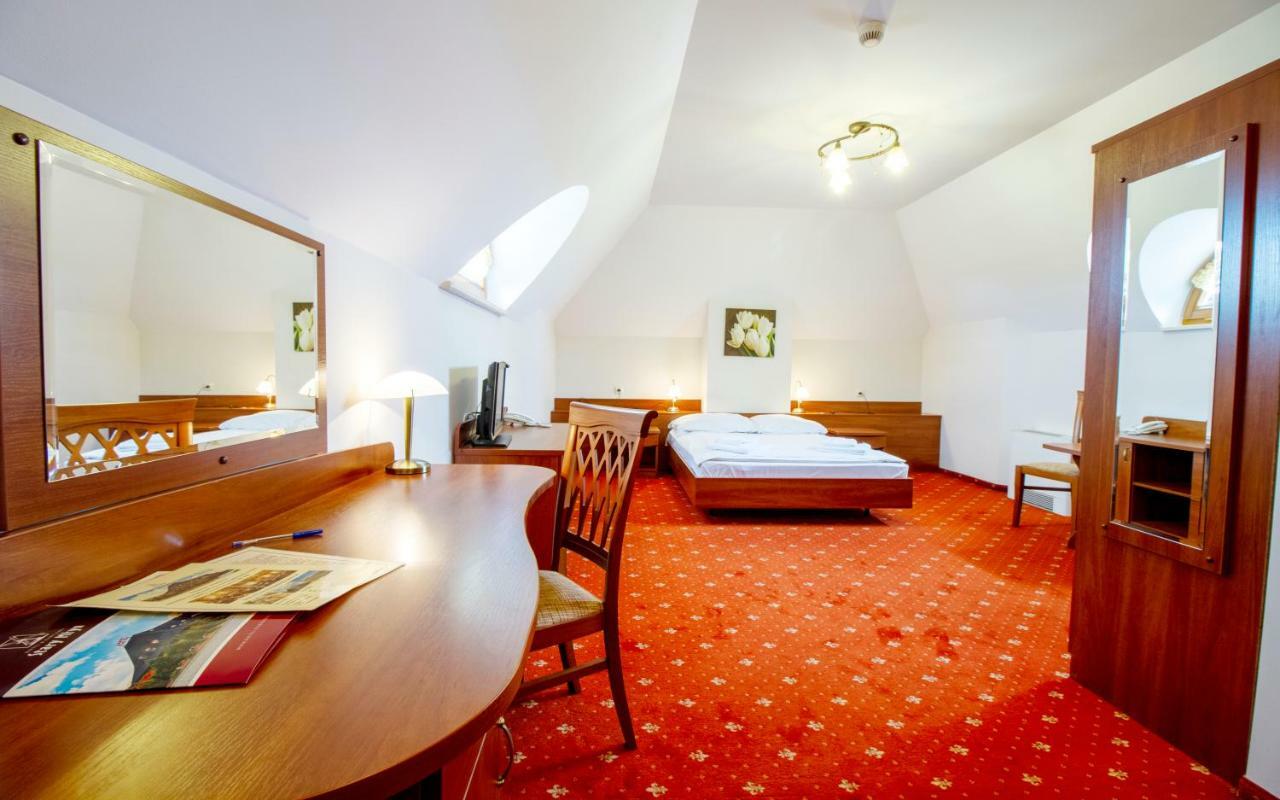 Hotel Stary Mlyn Koziegłowy Екстериор снимка